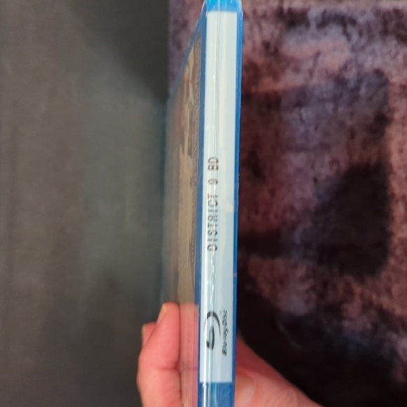 District 9 Blu-Ray DVD - New Factory Sealed (2009) - Picture 3 of 5